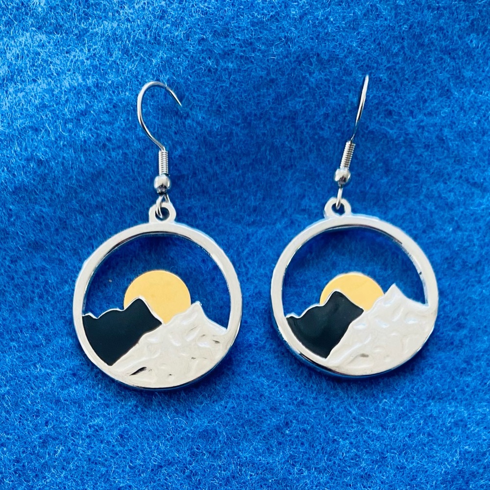 New Hand crafted mountainsun earrings*Specialfree travel jewelry case*